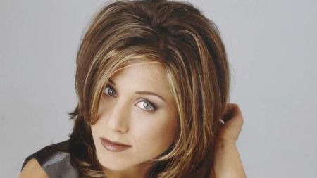 Jenifer Anniston's look as Rachel Green in Friends.